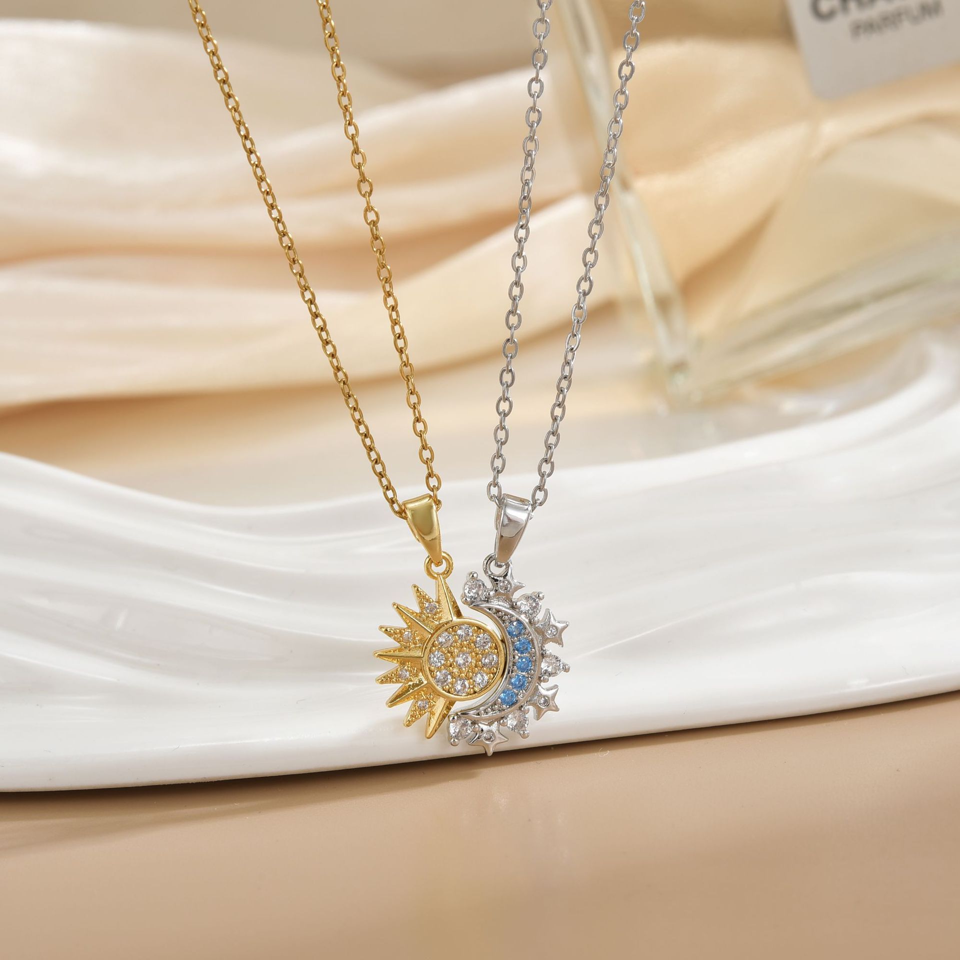 Magnetic Couple Matching Necklaces - 커플 자석 목걸이 해와 달 천사