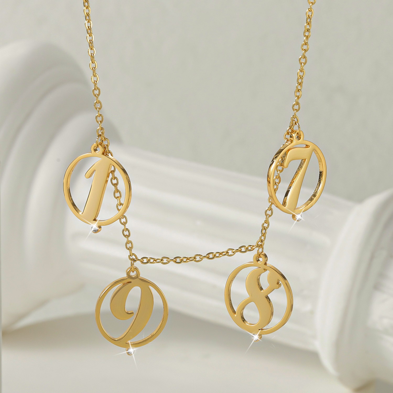18K 골드 라운드 숫자 펜던트에 다이아몬드가 세팅된  - Initial Letter Necklace 18K Gold 리뷰 및 가격