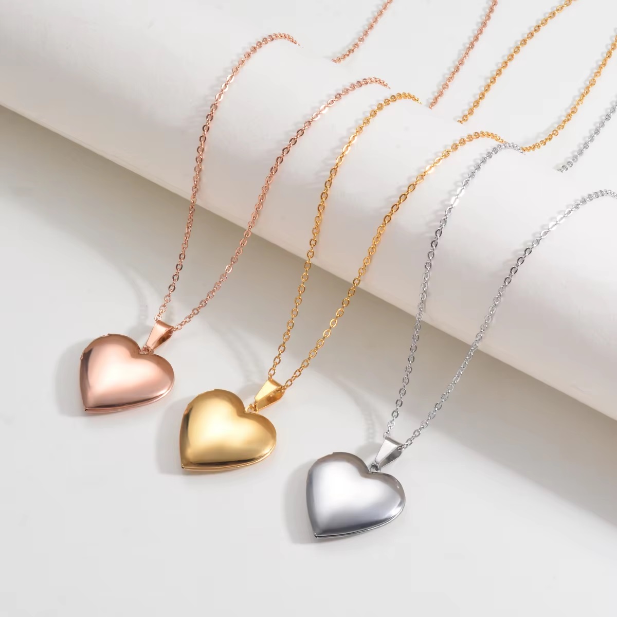 여성용 맞춤형 하트 생일 꽃 로켓 목걸이, 스테인레스  - Heart Locket Necklace Photo 리뷰 및 가격