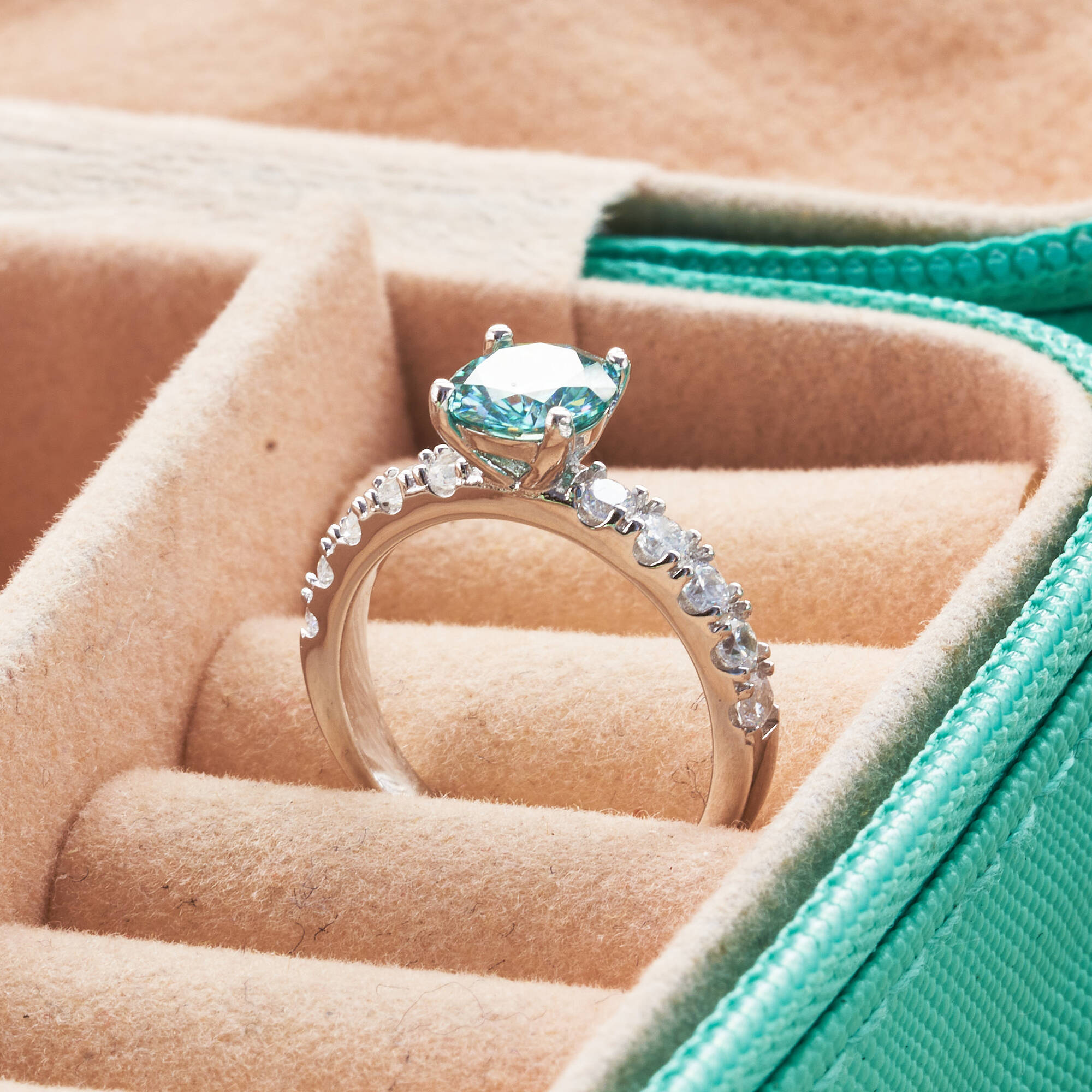 클래식 1캐럿 블루 컬러 모이사나이트 반지, 매력적인  - Moissanite Engagement Ring 1 Carat 리뷰 및 가격
