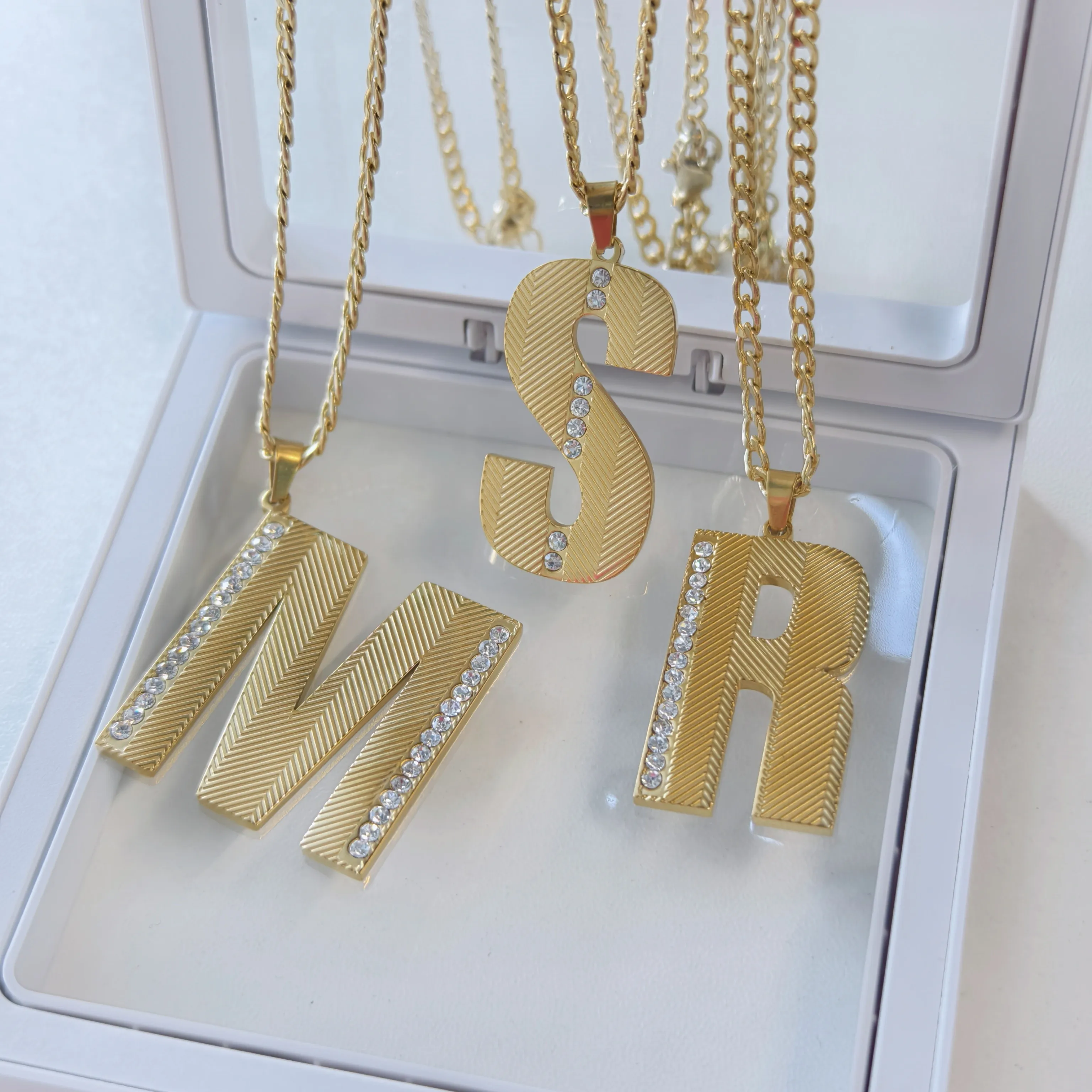 18K 골드 버메일 텍스처 이니셜 다이아몬드 미니멀리스 - Initial Letter Necklace 18K Gold 리뷰 및 가격